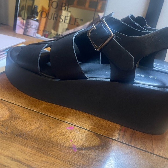 Super cute and comfortable sandals!! - Picture 3 of 6